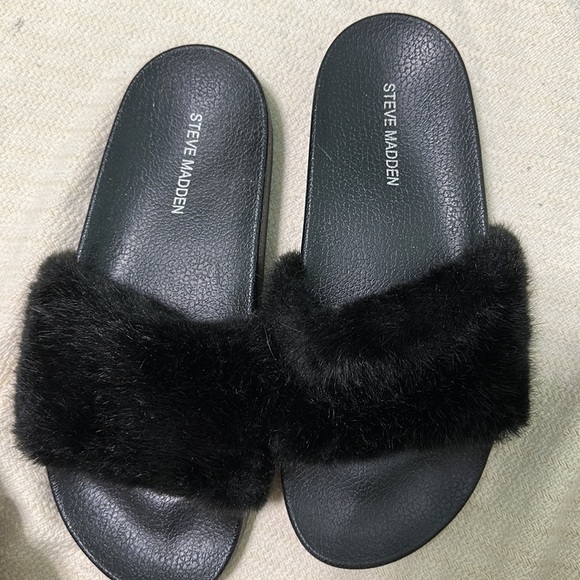 STEVE MADDEN FAUX FUR SLIDES - Picture 3 of 5